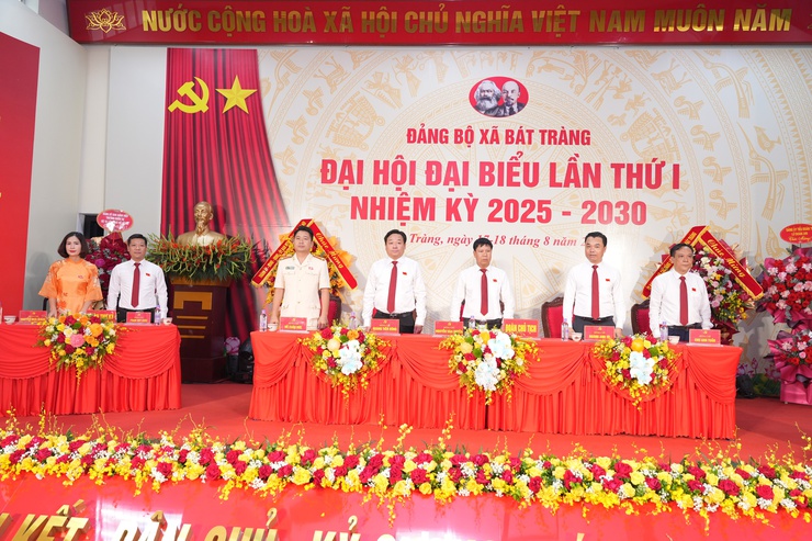 Phiên thứ nhất Đại hội đại biểu Đảng bộ xã Bát Tràng lần thứ I, nhiệm kỳ 2025-2030- Ảnh 4.