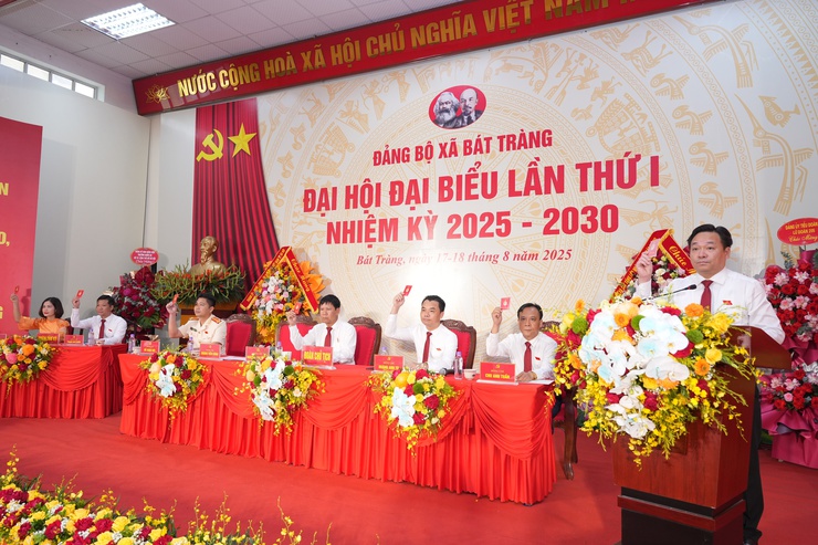 Phiên thứ nhất Đại hội đại biểu Đảng bộ xã Bát Tràng lần thứ I, nhiệm kỳ 2025-2030- Ảnh 5.