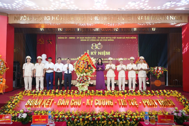 Đảng ủy- HĐND- UBND- Ủy ban MTTQ Việt Nam xã Phù Đổng tổ chức Lễ Kỷ niệm 80 năm Ngày truyền thống Công an Nhân dân Việt Nam (19/8/1945 - 19/8/2025)- Ảnh 3.