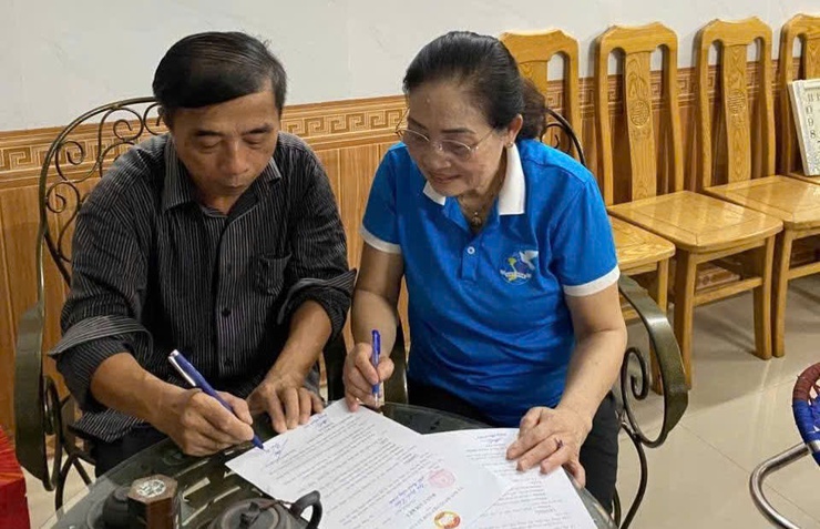 ỦY BAN MTTQ VIỆT NAM XÃ VÂN ĐÌNH TRIỂN KHAI KÝ CAM KẾT 5 KHÔNG, 5 CÓ GIỮA HỘ GIA ĐÌNH VỚI BAN CÔNG TÁC MẶT TRẬN KHU DÂN CƯ- Ảnh 3.