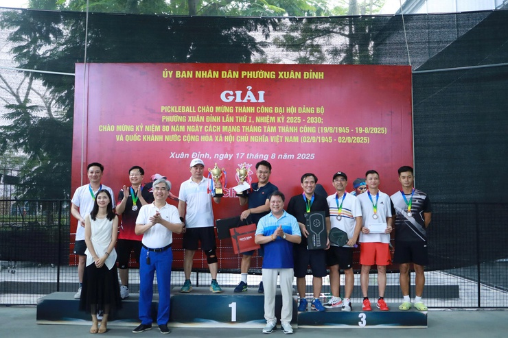 235 vận động viên tham gia Giải Thể dục Thể thao
chào mừng thành công Đại hội Đảng bộ phường Xuân Đỉnh lần thứ I nhiệm kỳ 2025-2030
- Ảnh 7.