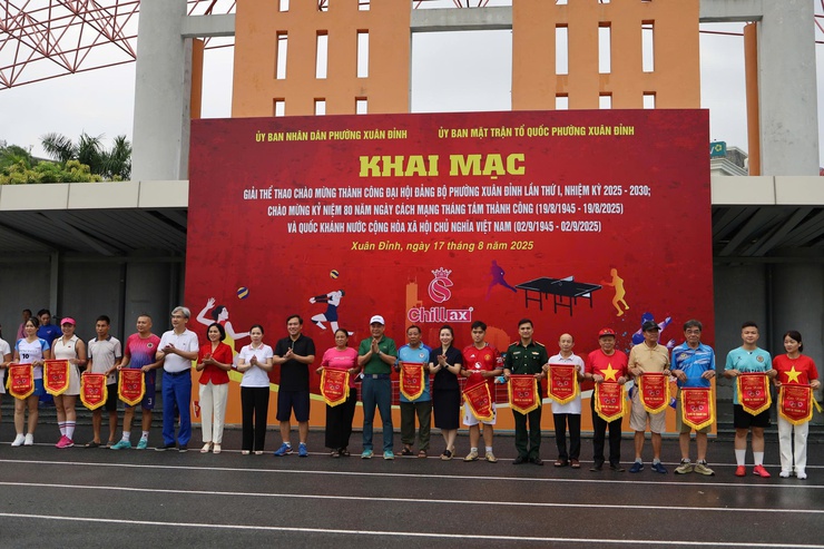 235 vận động viên tham gia Giải Thể dục Thể thao
chào mừng thành công Đại hội Đảng bộ phường Xuân Đỉnh lần thứ I nhiệm kỳ 2025-2030
- Ảnh 1.