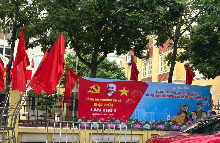 Hình ảnh tuyên truyền, cổ động trực quan chào mừng Đại hội đại biểu Đảng bộ phường Bồ Đề lần thứ I, nhiệm kỳ 2025 - 2030- Ảnh 2.