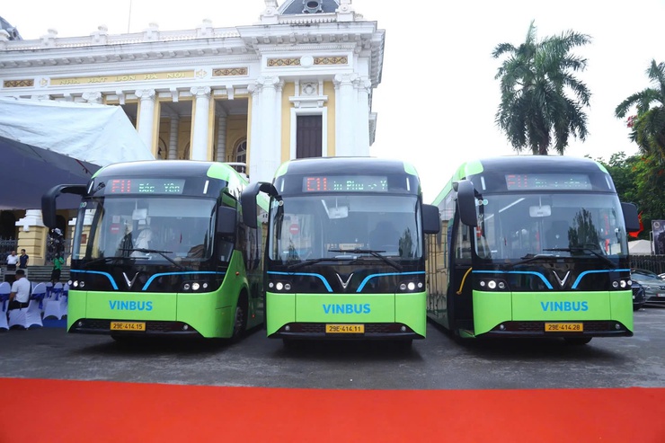 Hà Nội miễn phí 100% tuyến buýt điện E11 đến hết năm 2025, kết nối nhiều điểm du lịch tại Thủ đô- Ảnh 1.
