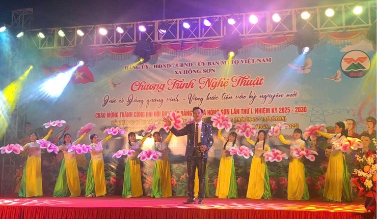 Ấn tượng chương trình nghệ thuật Chào mừng thành công Đại hội Đảng bộ xã Hồng Sơn lần thứ Nhất, nhiệm kỳ 2025 - 2030- Ảnh 3.