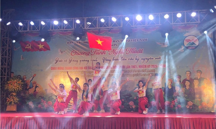 Ấn tượng chương trình nghệ thuật Chào mừng thành công Đại hội Đảng bộ xã Hồng Sơn lần thứ Nhất, nhiệm kỳ 2025 - 2030- Ảnh 13.