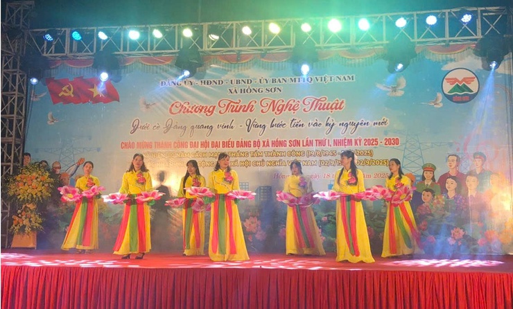 Ấn tượng chương trình nghệ thuật Chào mừng thành công Đại hội Đảng bộ xã Hồng Sơn lần thứ Nhất, nhiệm kỳ 2025 - 2030- Ảnh 16.