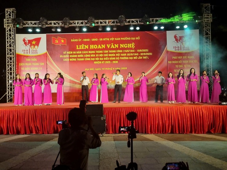 Tưng từng liên hoan văn nghệ chào mừng thành công Đại hội Đại biểu Đảng bộ phường Đại Mỗ lần thứ I, nhiệm kỳ 2025-2030- Ảnh 3.