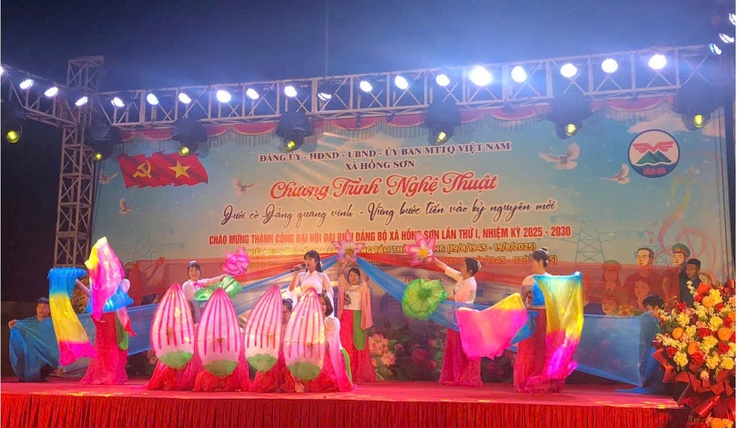 Ấn tượng chương trình nghệ thuật Chào mừng thành công Đại hội Đảng bộ xã Hồng Sơn lần thứ Nhất, nhiệm kỳ 2025 - 2030- Ảnh 4.