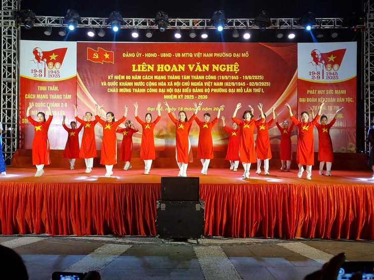 Tưng từng liên hoan văn nghệ chào mừng thành công Đại hội Đại biểu Đảng bộ phường Đại Mỗ lần thứ I, nhiệm kỳ 2025-2030- Ảnh 4.