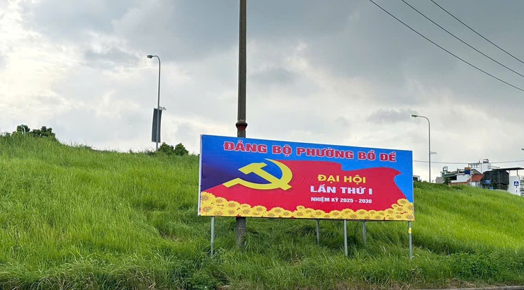Hình ảnh tuyên truyền, cổ động trực quan chào mừng Đại hội đại biểu Đảng bộ phường Bồ Đề lần thứ I, nhiệm kỳ 2025 - 2030- Ảnh 6.