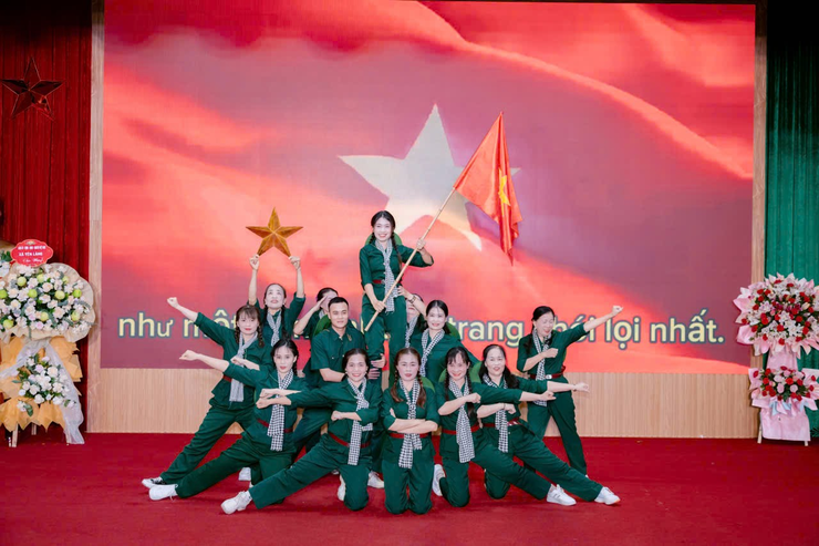 SÔI NỔI CÁC HOẠT ĐỘNG CHÀO MỪNG THÀNH CÔNG ĐẠI HỘI ĐẠI BIỂU ĐẢNG BỘ XÃ YÊN LÃNG LẦN THỨ NHẤT, NHIỆM KỲ 2025 - 2030; HƯỚNG TỚI KỶ NIỆM 80 NĂM CÁCH MẠNG THÁNG TÁM THÀNH CÔNG VÀ QUỐC KHÁNH 2/9.- Ảnh 5.