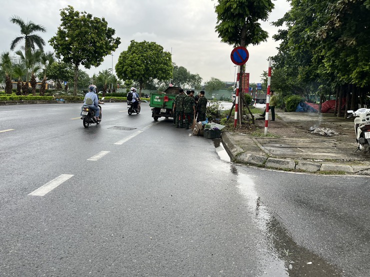 Mặt trận tổ quốc Việt Nam phường Bồ Đề tổ chức tổng vệ sinh môi trường - Ảnh 3.