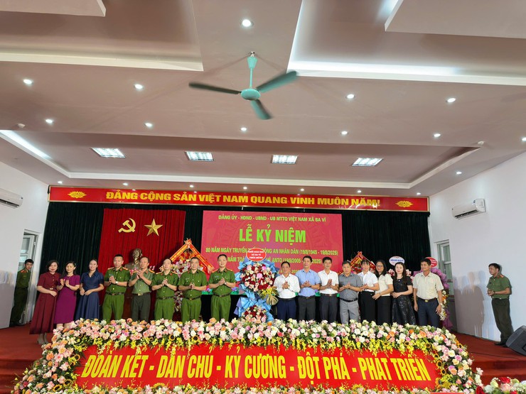 CÔNG AN XÃ BA VÌ TỔ CHỨC LỄ KỶ NIỆM 80 NĂM NGÀY TRUYỀN THỐNG CÔNG AN NHÂN DÂN - Ảnh 2.