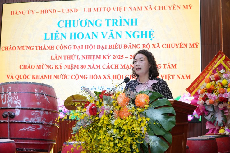 Tưng bừng chương trình văn nghệ chào mừng thành công Đại hội đại biểu Đảng bộ xã Chuyên Mỹ lần thứ I, nhiệm kỳ 2025-2030- Ảnh 1.