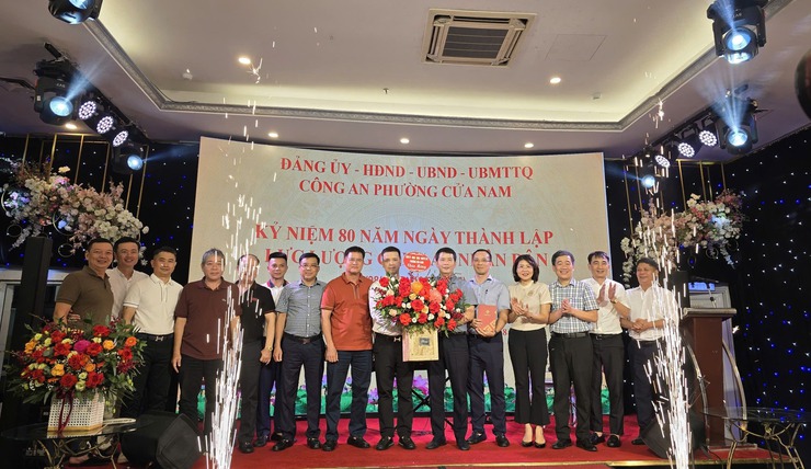 ĐẢNG ỦY - HĐND - UBND - ỦY BAN MTTQ VIỆT NAM - CÔNG AN PHƯỜNG CỬA NAM TỔ CHỨC GẶP MẶT, KỶ NIỆM 80 NĂM NGÀY TRUYỀN THỐNG CÔNG AN NHÂN DÂN (19/8/1945 – 19/8/2025)- Ảnh 1.