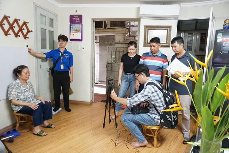 ĐẢNG BỘ PHƯỜNG CỬA NAM CHỈ ĐẠO CÁC LỰC LƯỢNG TIẾP TỤC TRIỂN KHAI THỰC HIỆN CHỈ THỊ SỐ 51-CT/TW CỦA BAN BÍ THƯ VÀ CHỈ ĐẠO CỦA TRUNG ƯƠNG, THÀNH PHỐ VỀ ĐỔI THẺ ĐẢNG VIÊN- Ảnh 6.