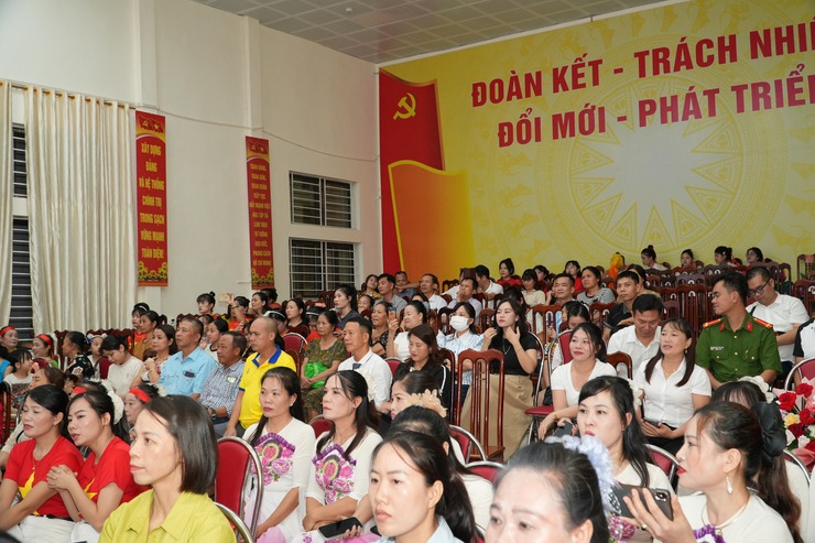 Tưng bừng chương trình văn nghệ chào mừng thành công Đại hội đại biểu Đảng bộ xã Chuyên Mỹ lần thứ I, nhiệm kỳ 2025-2030- Ảnh 3.
