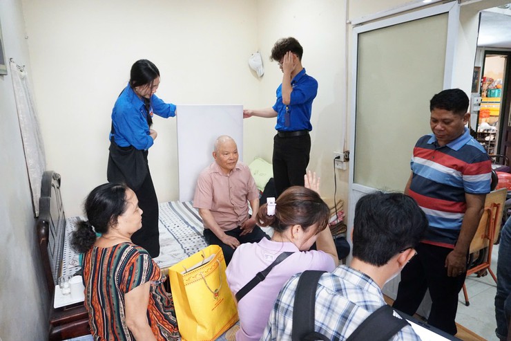 ĐẢNG BỘ PHƯỜNG CỬA NAM CHỈ ĐẠO CÁC LỰC LƯỢNG TIẾP TỤC TRIỂN KHAI THỰC HIỆN CHỈ THỊ SỐ 51-CT/TW CỦA BAN BÍ THƯ VÀ CHỈ ĐẠO CỦA TRUNG ƯƠNG, THÀNH PHỐ VỀ ĐỔI THẺ ĐẢNG VIÊN- Ảnh 1.