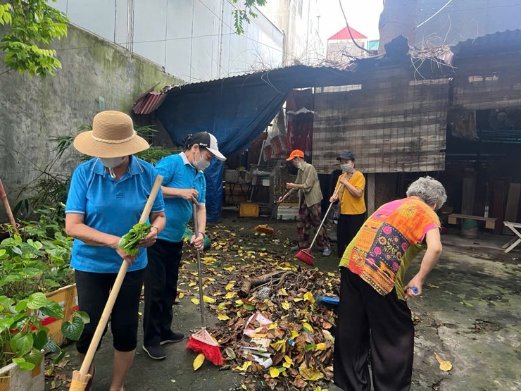 Mặt trận tổ quốc Việt Nam phường Bồ Đề tổ chức tổng vệ sinh môi trường - Ảnh 13.