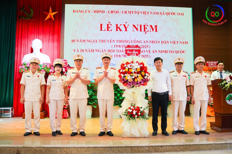 Xã Quốc Oai tổ chức Lễ kỷ niệm 80 năm Ngày truyền thống lực lượng Công an nhân dân (19/8/1945 – 19/8/2025) và 20 năm Ngày hội toàn dân bảo vệ an ninh Tổ quốc- Ảnh 6.