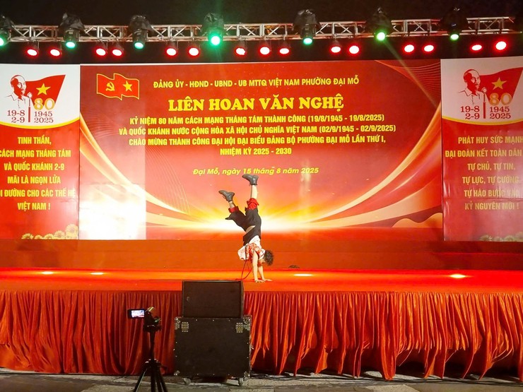 Tưng từng liên hoan văn nghệ chào mừng thành công Đại hội Đại biểu Đảng bộ phường Đại Mỗ lần thứ I, nhiệm kỳ 2025-2030- Ảnh 7.