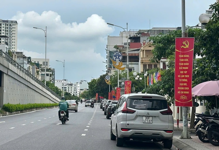 Hình ảnh tuyên truyền, cổ động trực quan chào mừng Đại hội đại biểu Đảng bộ phường Bồ Đề lần thứ I, nhiệm kỳ 2025 - 2030- Ảnh 7.