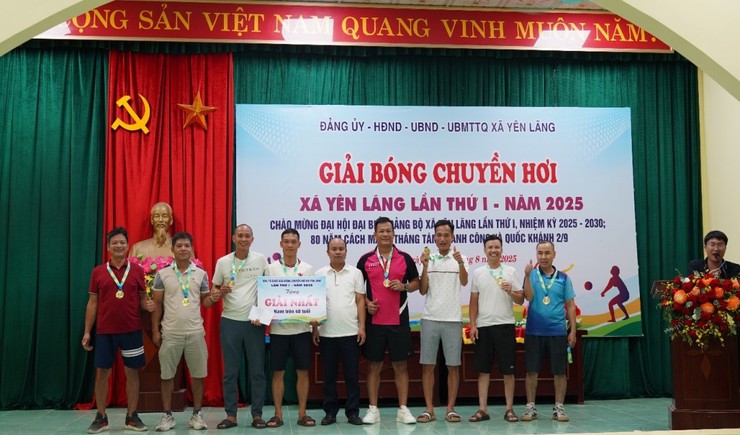 SÔI NỔI CÁC HOẠT ĐỘNG CHÀO MỪNG THÀNH CÔNG ĐẠI HỘI ĐẠI BIỂU ĐẢNG BỘ XÃ YÊN LÃNG LẦN THỨ NHẤT, NHIỆM KỲ 2025 - 2030; HƯỚNG TỚI KỶ NIỆM 80 NĂM CÁCH MẠNG THÁNG TÁM THÀNH CÔNG VÀ QUỐC KHÁNH 2/9.- Ảnh 8.