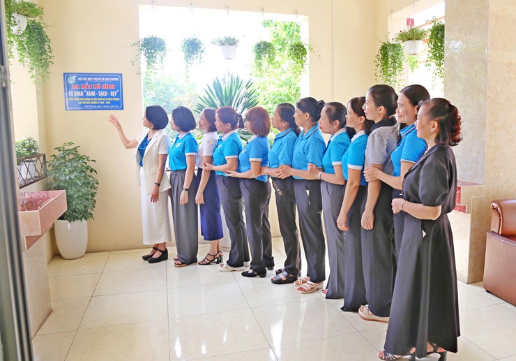 Hội Phụ nữ xã Đoài Phương ra mắt mô hình “Cơ quan xanh – sạch – đẹp” chào mừng Đại hội Đảng các cấp nhiệm kỳ 2025 – 2030

- Ảnh 1.
