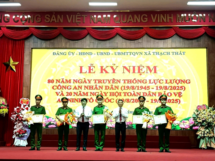 Thạch Thất long trọng kỷ niệm 80 năm Ngày truyền thống Công an Nhân dân và 20 năm Ngày hội Toàn dân bảo vệ An ninh Tổ quốc - Ảnh 6.