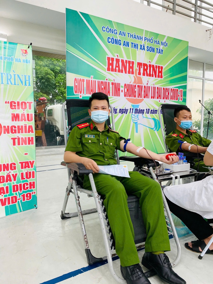Gương sáng cán bộ Công an xã Suối Hai: Đồng chí Vũ Kim Long – Người Bí thư Đoàn năng động, giàu lòng nhân ái- Ảnh 1.