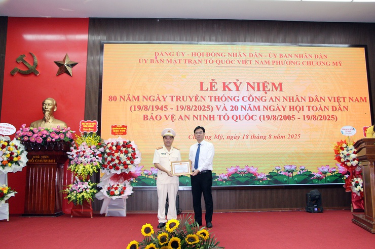 Chương Mỹ kỷ niệm 80 năm ngày truyền thống Công an nhân dân Việt Nam 19/08/1945-19/08/2025 và 20 năm Ngày hội toàn dân bảo vệ an ninh Tổ quốc- Ảnh 7.