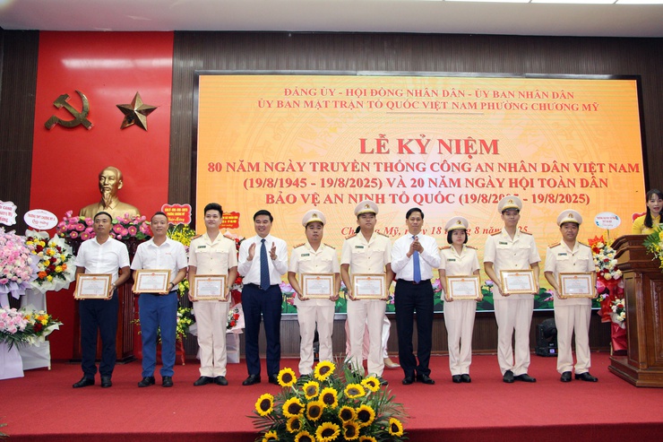 Chương Mỹ kỷ niệm 80 năm ngày truyền thống Công an nhân dân Việt Nam 19/08/1945-19/08/2025 và 20 năm Ngày hội toàn dân bảo vệ an ninh Tổ quốc- Ảnh 8.