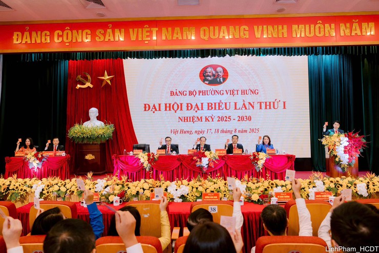 Chào mừng thành công Phiên thứ nhất Đại hội đại biểu 
Đảng bộ phường Việt Hưng lần thứ I, nhiệm kỳ 2025-2030- Ảnh 2.