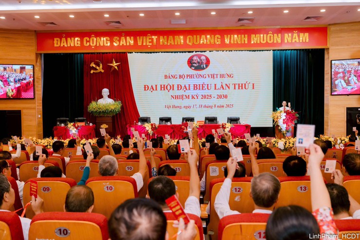 Chào mừng thành công Phiên thứ nhất Đại hội đại biểu 
Đảng bộ phường Việt Hưng lần thứ I, nhiệm kỳ 2025-2030- Ảnh 9.