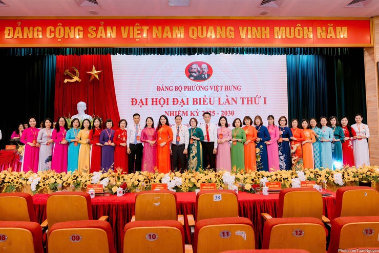 Chào mừng thành công Phiên thứ nhất Đại hội đại biểu 
Đảng bộ phường Việt Hưng lần thứ I, nhiệm kỳ 2025-2030- Ảnh 11.