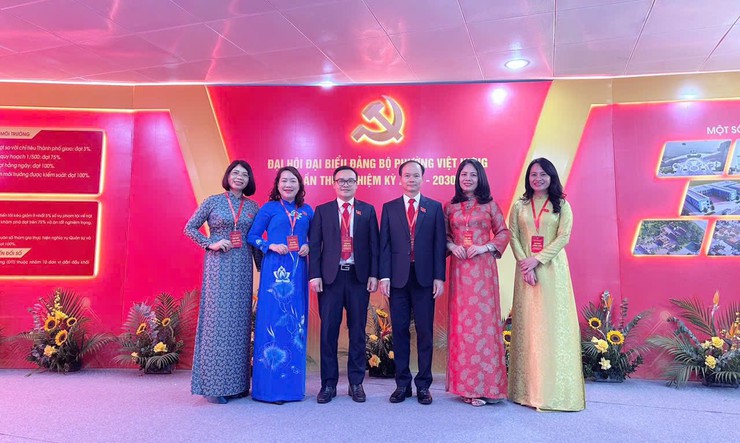 Chào mừng thành công Phiên thứ nhất Đại hội đại biểu 
Đảng bộ phường Việt Hưng lần thứ I, nhiệm kỳ 2025-2030- Ảnh 12.