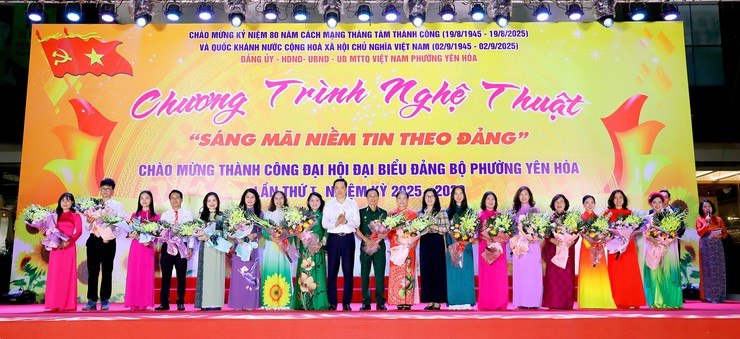 Chương trình nghệ thuật "Sáng mãi niềm tin theo Đảng" chào mừng Đại hội đại biểu Đảng bộ phường lần thứ I, nhiệm kỳ 2025  - 2030- Ảnh 1.