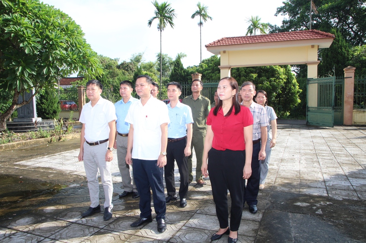 Đảng uỷ xã Hoà Xá viếng nghĩa trang liệt sỹ trước thềm Đại hội Đảng bộ xã lần thứ I, nhiệm kỳ 2025 – 2030- Ảnh 10.