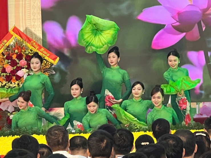 Đại hội đại biểu Đảng bộ xã Kim Anh lần thứ I, nhiệm kỳ 2025-2030: Phát huy tinh thần tự lực, xây dựng xã Kim Anh văn minh, hiện đại, hạnh phúc.- Ảnh 1.