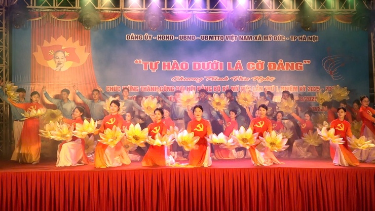 Chương trình nghệ thuật chúc mừng thành công Đại hội đại biểu Đảng bộ xã Mỹ Đức lần thứ I, nhiệm kỳ 2025 - 2030- Ảnh 7.