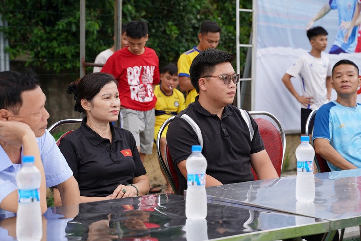 SÔI NỔI TRẬN BÁN KẾT GIẢI BÓNG ĐÁ THÔN CỔ ĐIỂN B - XÃ THANH TRÌ NĂM 2025- Ảnh 2.