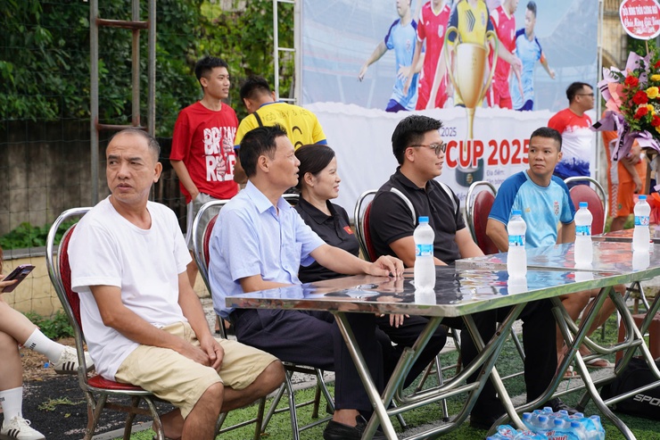 SÔI NỔI TRẬN BÁN KẾT GIẢI BÓNG ĐÁ THÔN CỔ ĐIỂN B - XÃ THANH TRÌ NĂM 2025- Ảnh 1.