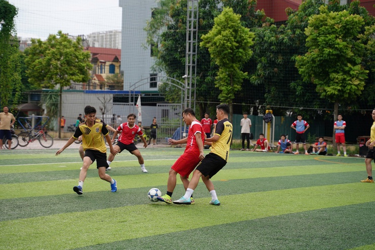 SÔI NỔI TRẬN BÁN KẾT GIẢI BÓNG ĐÁ THÔN CỔ ĐIỂN B - XÃ THANH TRÌ NĂM 2025- Ảnh 9.