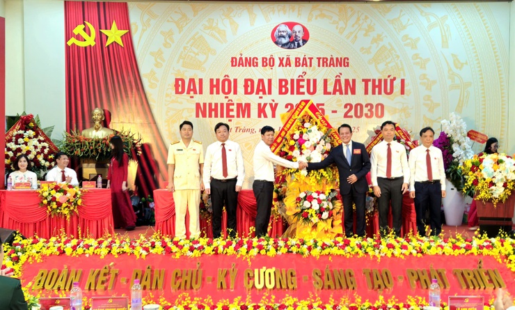 Đại hội đại biểu Đảng bộ xã Bát Tràng lần thứ I, nhiệm kỳ 2025-2030 thành công tốt đẹp- Ảnh 2.