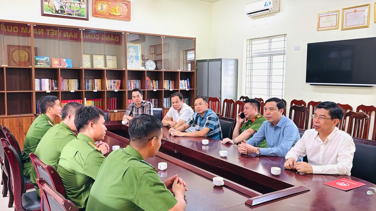 Phường Xuân Phương thăm, chúc mừng các đơn vị Công an trên địa bàn nhân kỷ niệm 80 năm Ngày truyền thống lực lượng Công an Nhân dân Việt Nam- Ảnh 6.