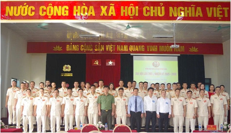 Công an xã Hương Sơn: Xây dựng lực lượng Công an nhân dân trong sạch, vững mạnh, chính quy, tinh nhuệ, hiện đại.- Ảnh 2.