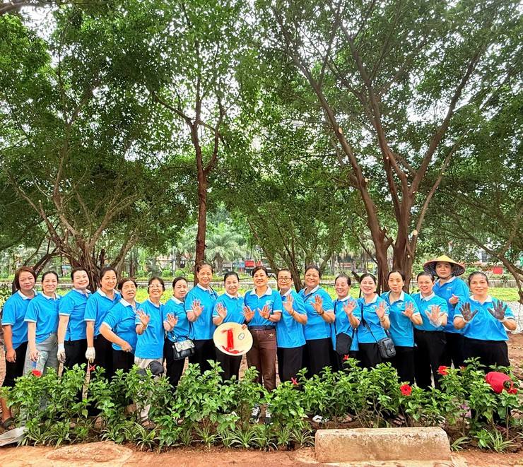 Hội Liên hiệp Phụ nữ phường Yên Hòa triển khai "Ngày chủ nhật xanh - chung tay xây dựng mô hình đoạn đường nở hoa"- Ảnh 5.