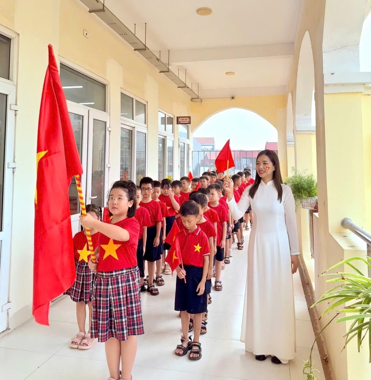 Thầy và trò Trường Tiểu học Tây Tựu A - phường Tây Tựu rực rỡ cờ hoa chào mừng kỷ niệm 80 năm cách mạng tháng tám và quốc khánh 2/9 - Ảnh 6.