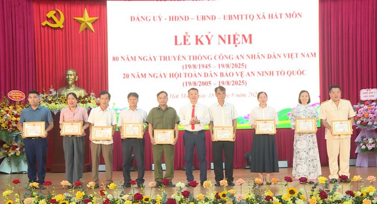 Hát Môn: Kỷ niệm 80 Ngày truyền thống lực lượng CAND 20 năm Ngày Hội toàn dân Bảo vệ ANTQ- Ảnh 5.